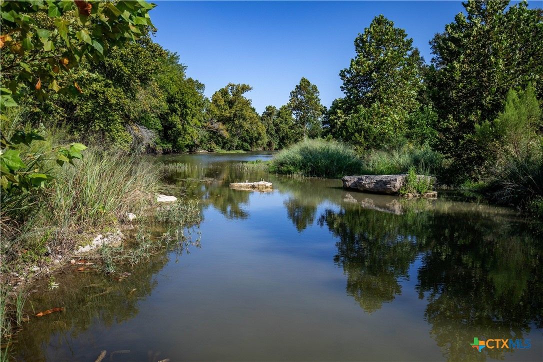 Exterior, Lake