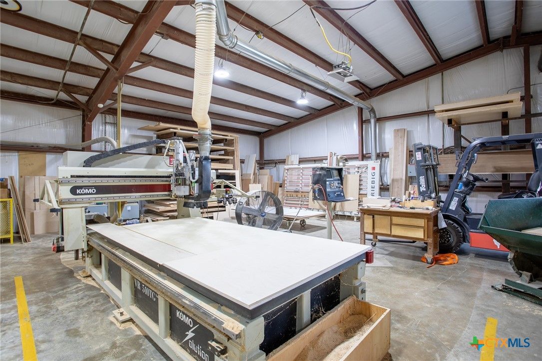 Fitness Equipment, Garage, Interior, Wooden Beams