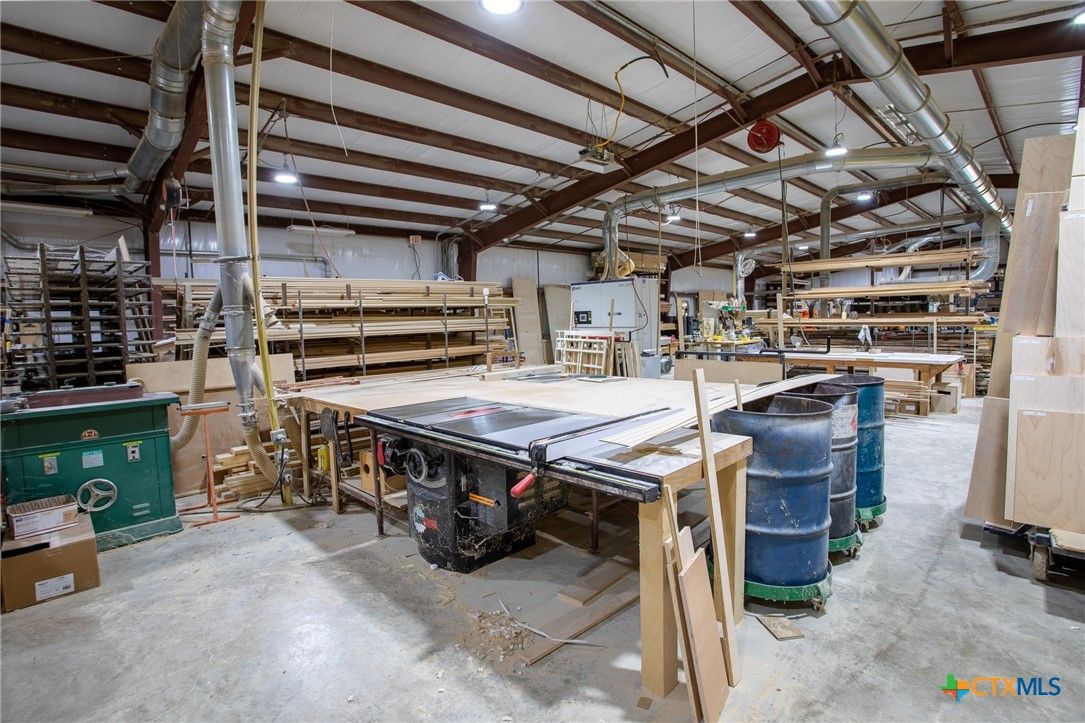 Garage, Interior, Wooden Beams