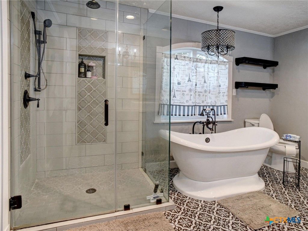 Bathroom, Free Standing Baths, Glass Shower, Interior, Pendant Lights, Recessed Lighting
