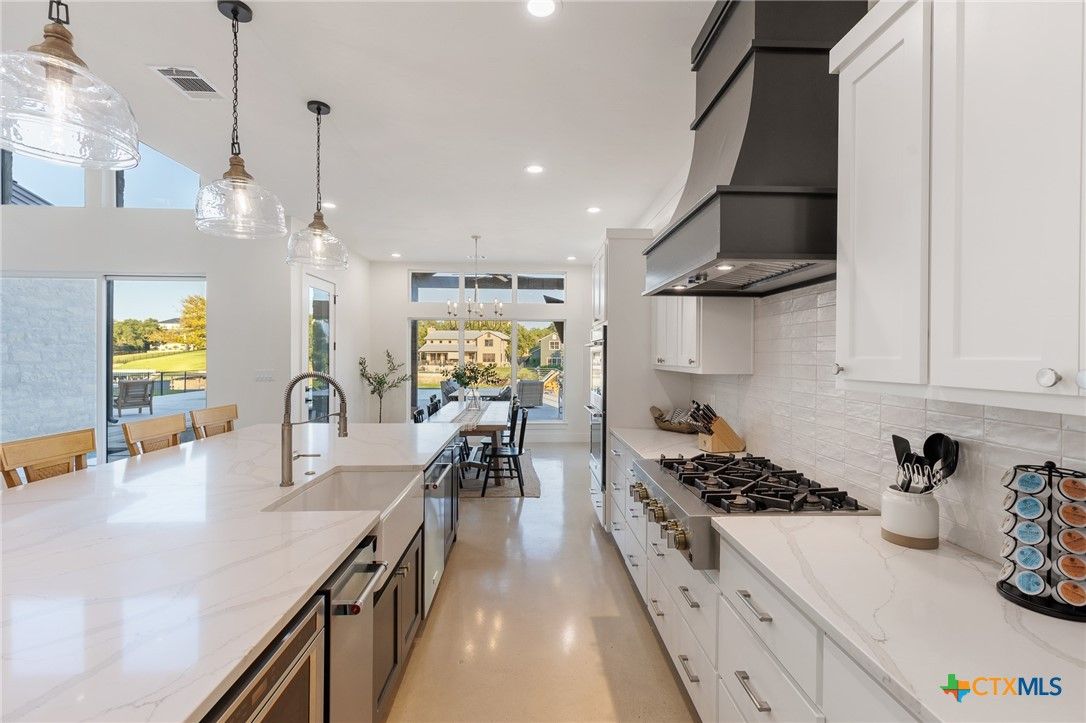Dining room, Interior, Kitchen, Pendant Lights, Recessed Lighting, Stainless Steel Appliances