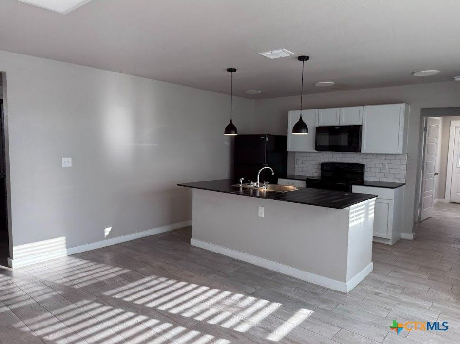 Interior, Kitchen, Pendant Lights, Wood Texture Flooring