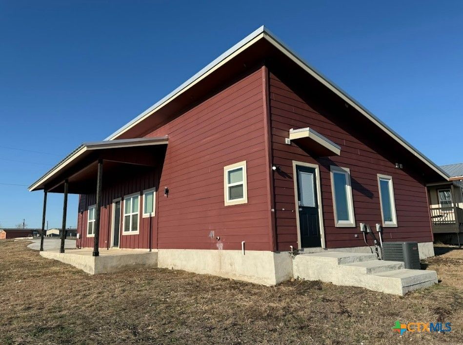 Exterior, Facade, Log Home