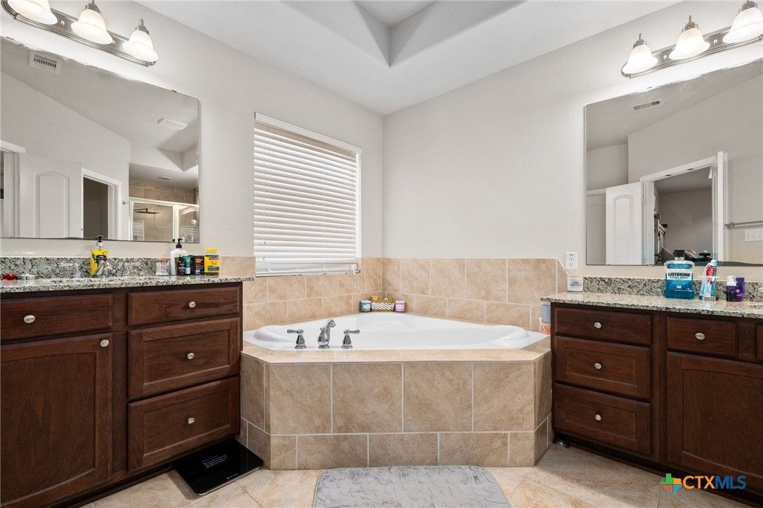 Bathroom, Dual Sink Vanities, Interior