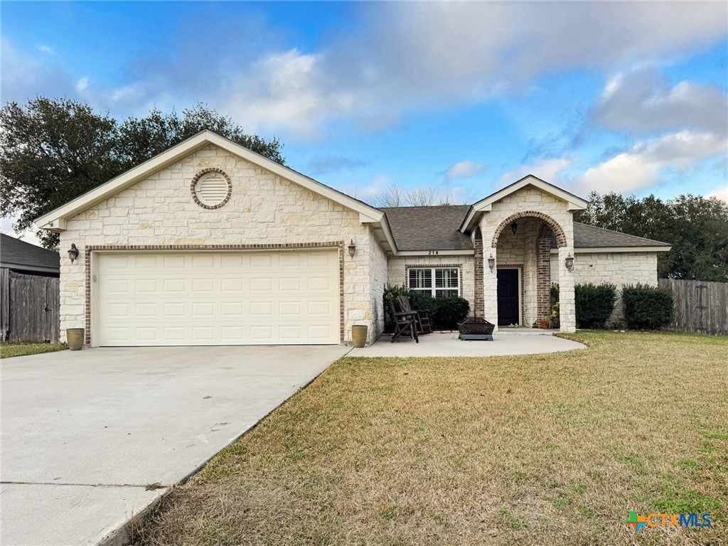 Attached, Backyard, Exterior, Facade, Ranch