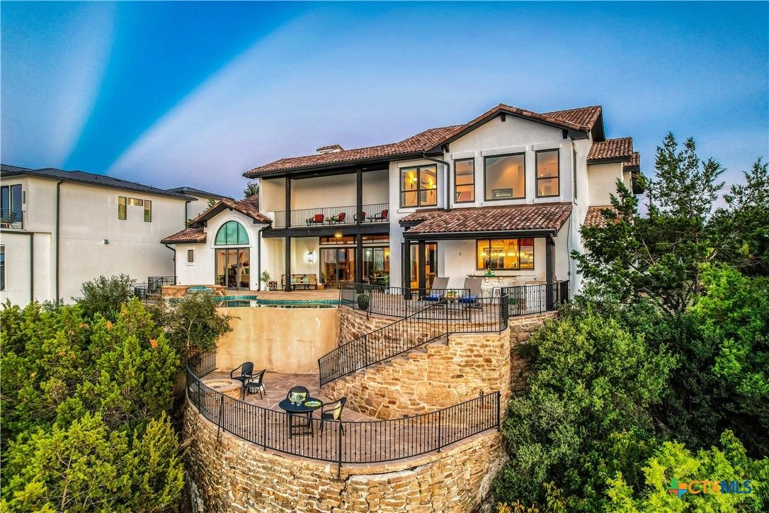 Exterior, Facade, Pool, Mediterranean