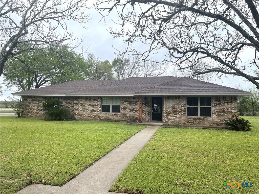 Exterior, Facade, Brick Facade, Ranch