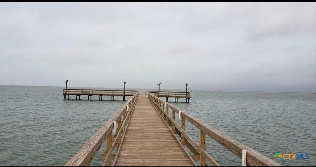 Exterior, Lake
