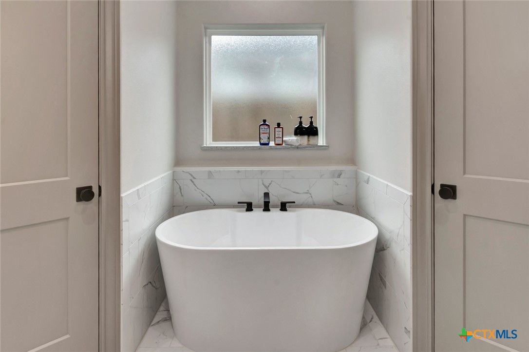 Bathroom, Free Standing Baths, Interior, Marble, Marble Walls