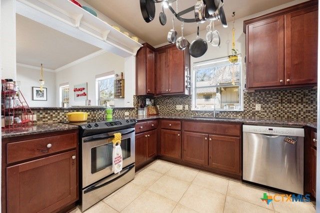Interior, Kitchen, Pendant Lights, Stainless Steel Appliances