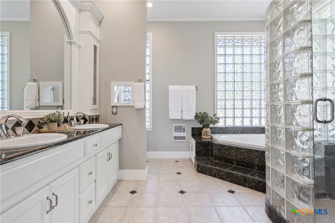 Bathroom, Dual Sink Vanities, Interior, Recessed Lighting