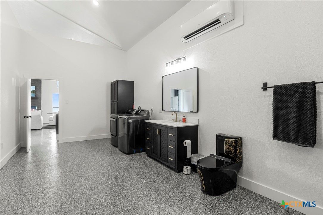 Bathroom, Interior, Recessed Lighting