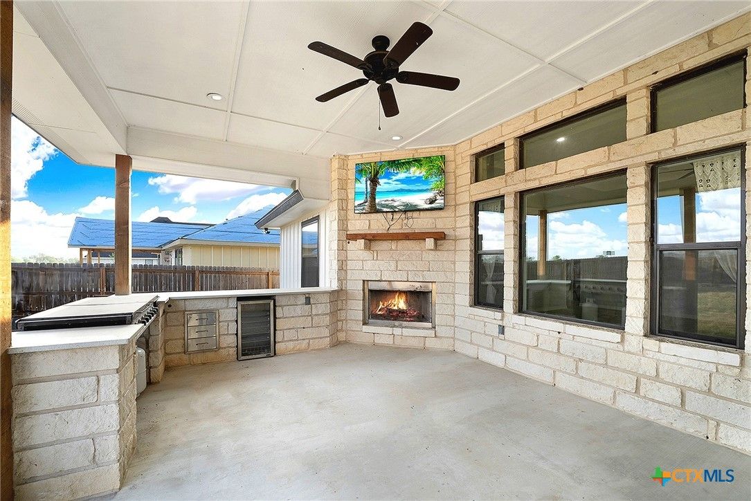 Exterior, Fireplace