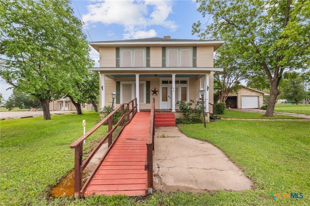 Backyard, Detached Garage, Exterior, Facade, American Foursquare