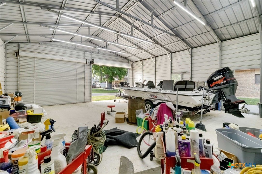 Garage, Interior
