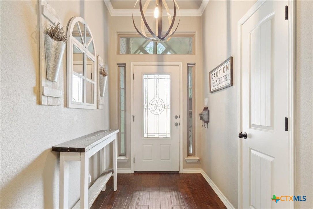Interior, Pendant Lights, Wood Texture Flooring