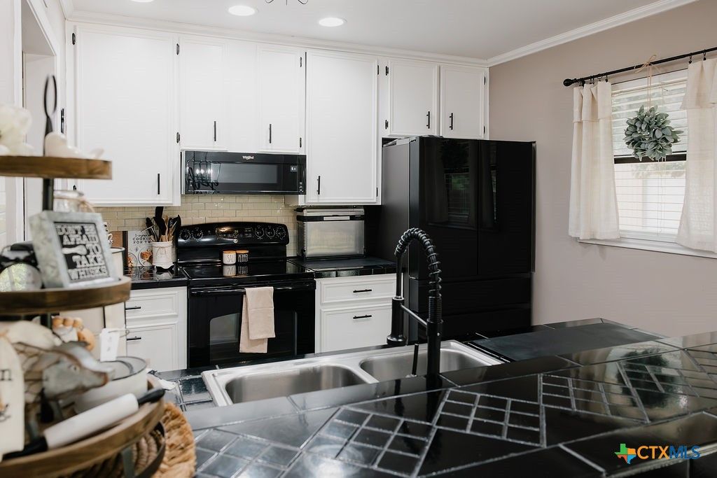 Interior, Kitchen, Recessed Lighting, Tile Countertops