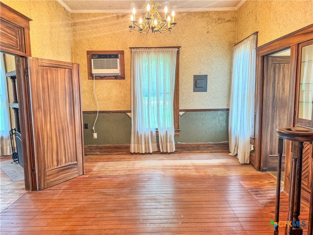 Chandelier, Interior, Wood Texture Flooring
