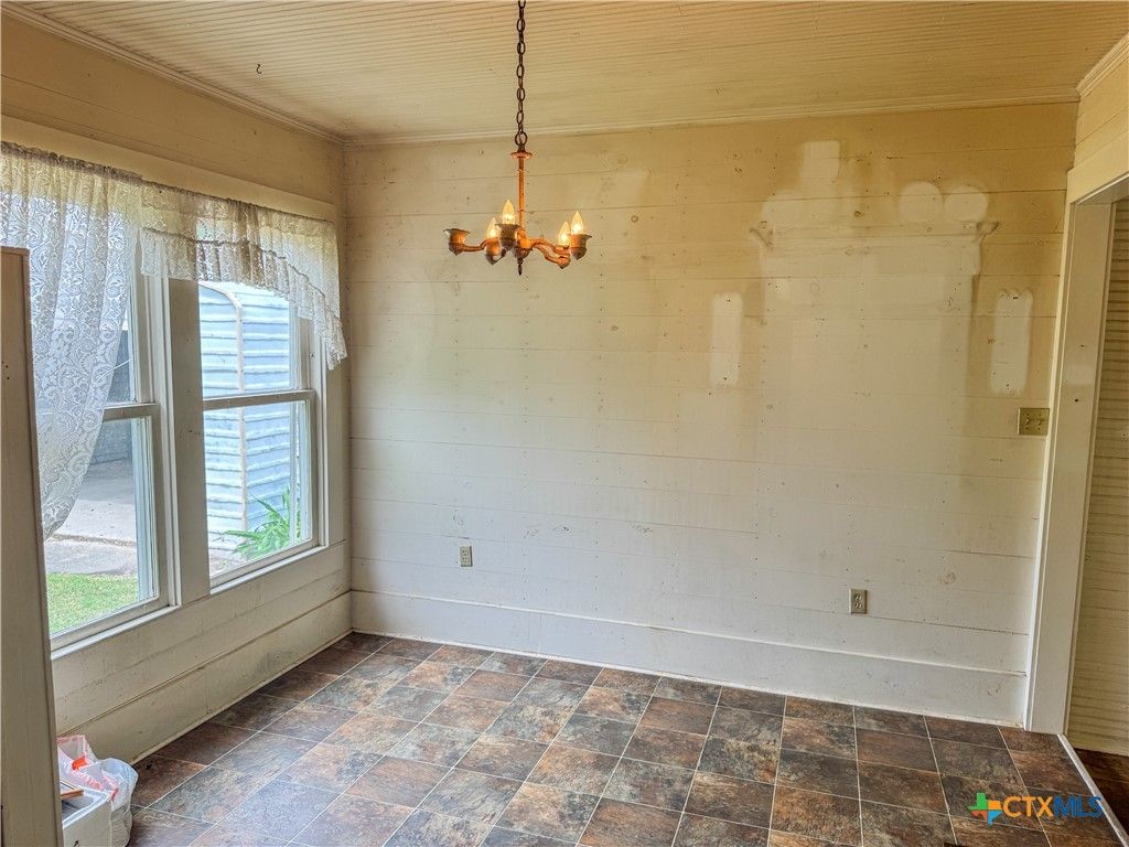 Chandelier, Empty room, Interior, Pendant Lights