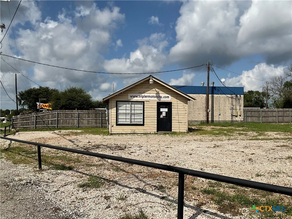 Backyard, Detached Garage, Exterior