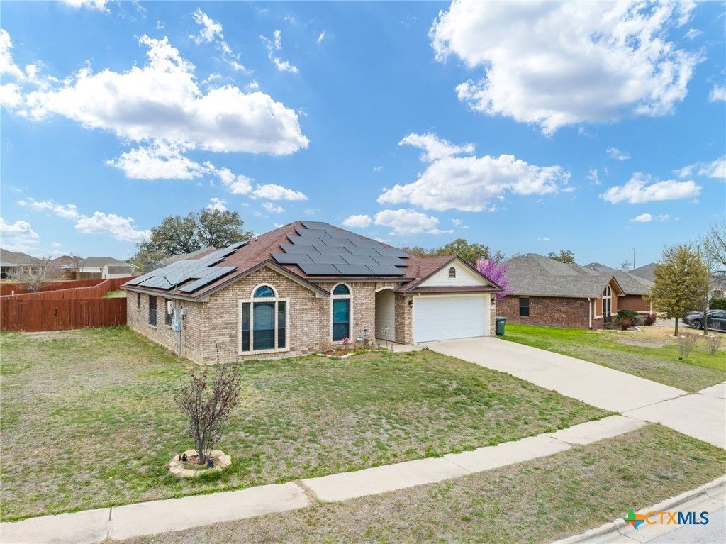 Attached, Backyard, Exterior, Facade, Brick Facade, Solar Panels, Ranch