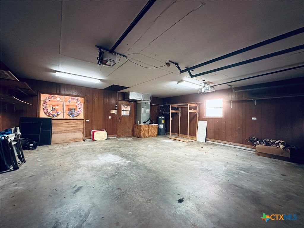 Garage, Interior, Wooden Walls
