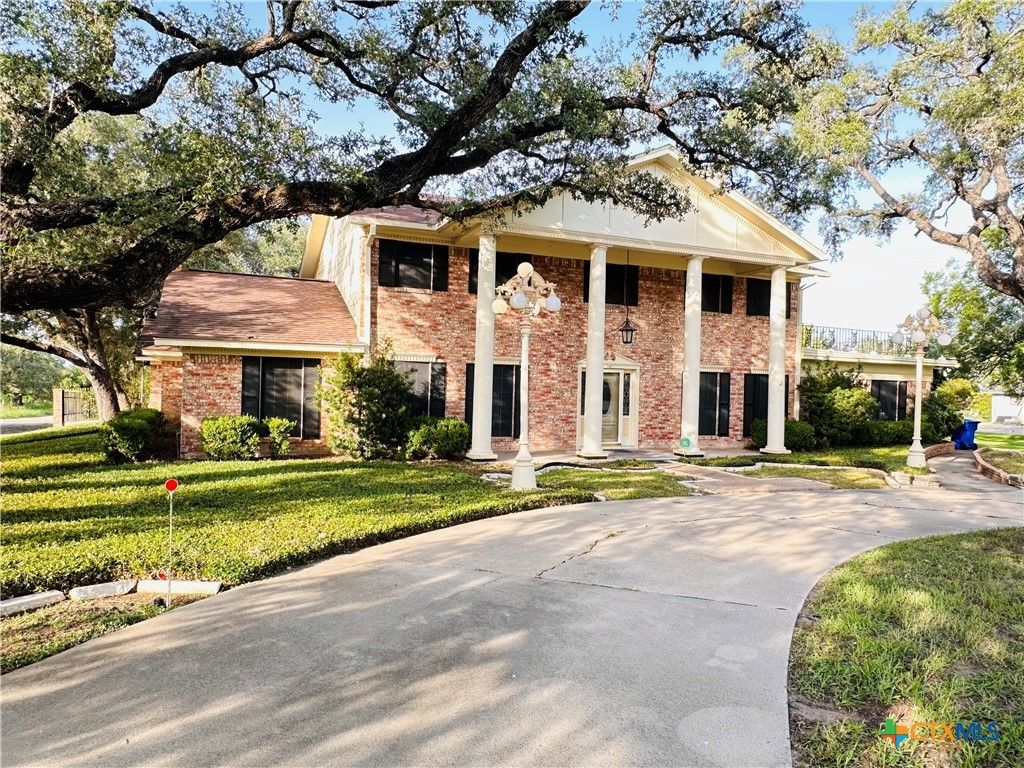 Exterior, Facade, Brick Facade, Georgian