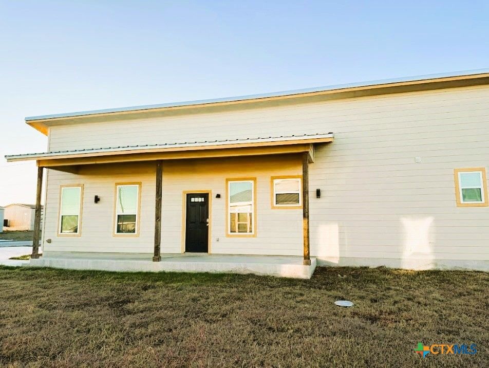 Exterior, Facade, None