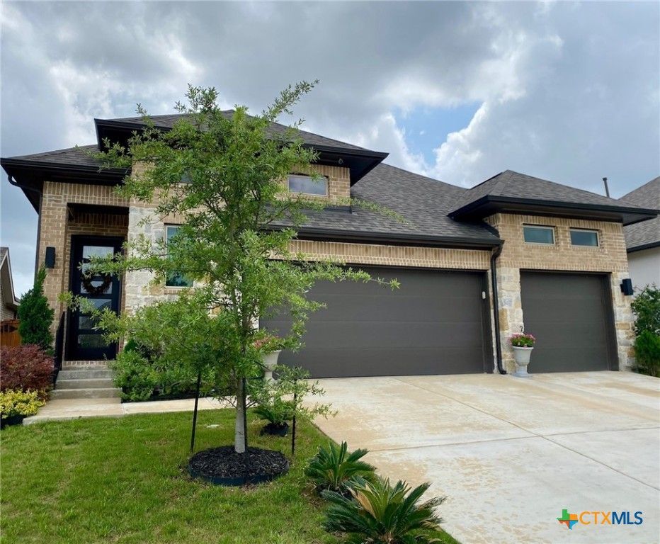 Attached, Exterior, Facade, Brick Facade, Modern