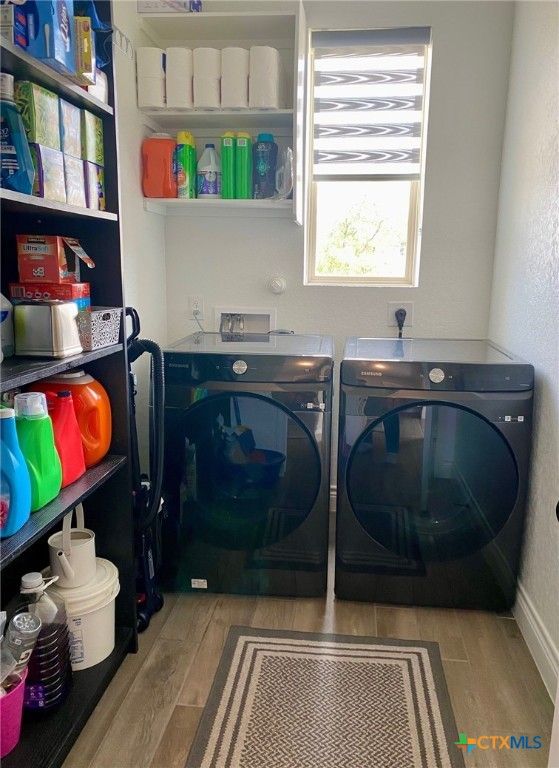 Interior, Washer, Wood Texture Flooring