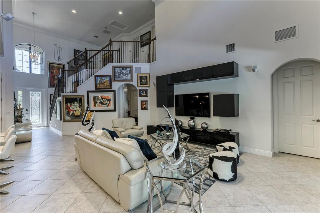 Interior, Living room, Pendant Lights, Recessed Lighting
