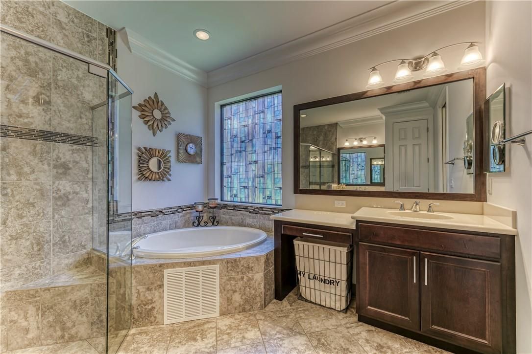 Bathroom, Dual Sink Vanities, Interior, Recessed Lighting