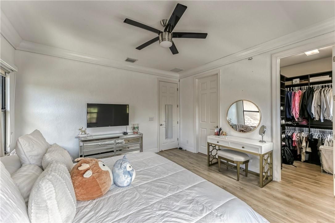 Bedroom, Interior, Walk-in Closets, Wood Texture Flooring