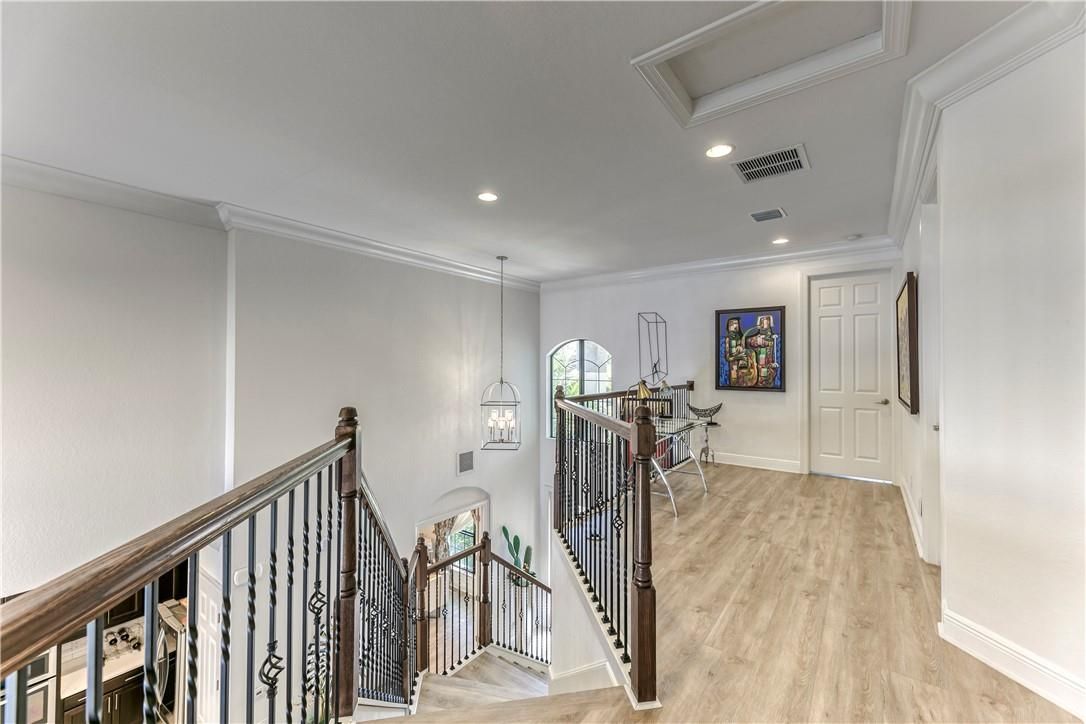 Interior, Pendant Lights, Recessed Lighting, Wood Texture Flooring