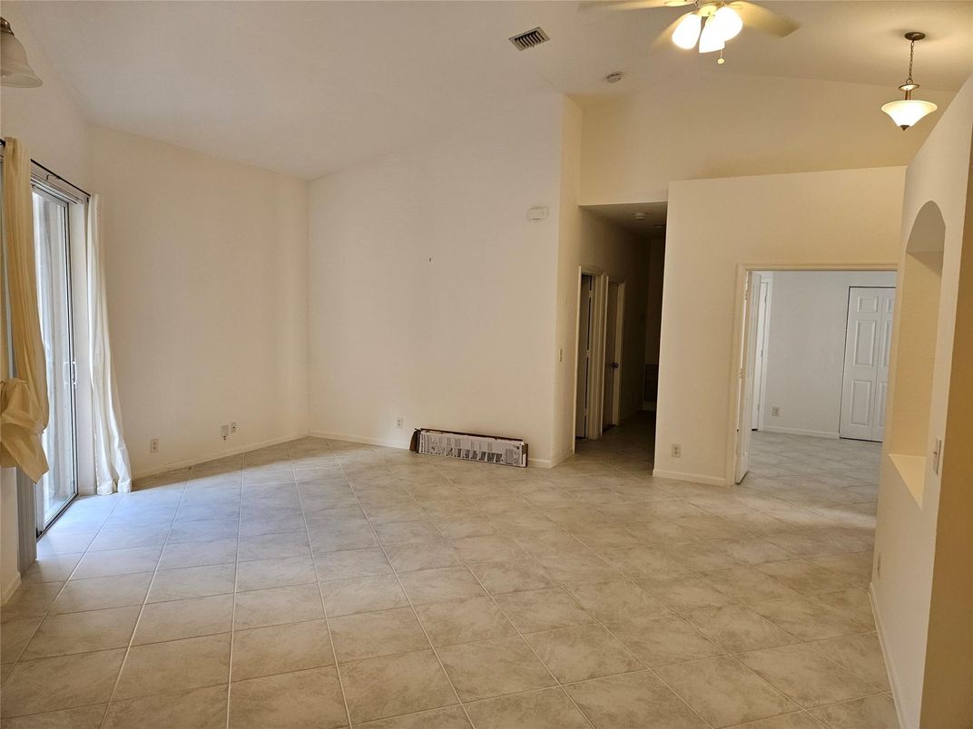 Empty room, Interior, Pendant Lights