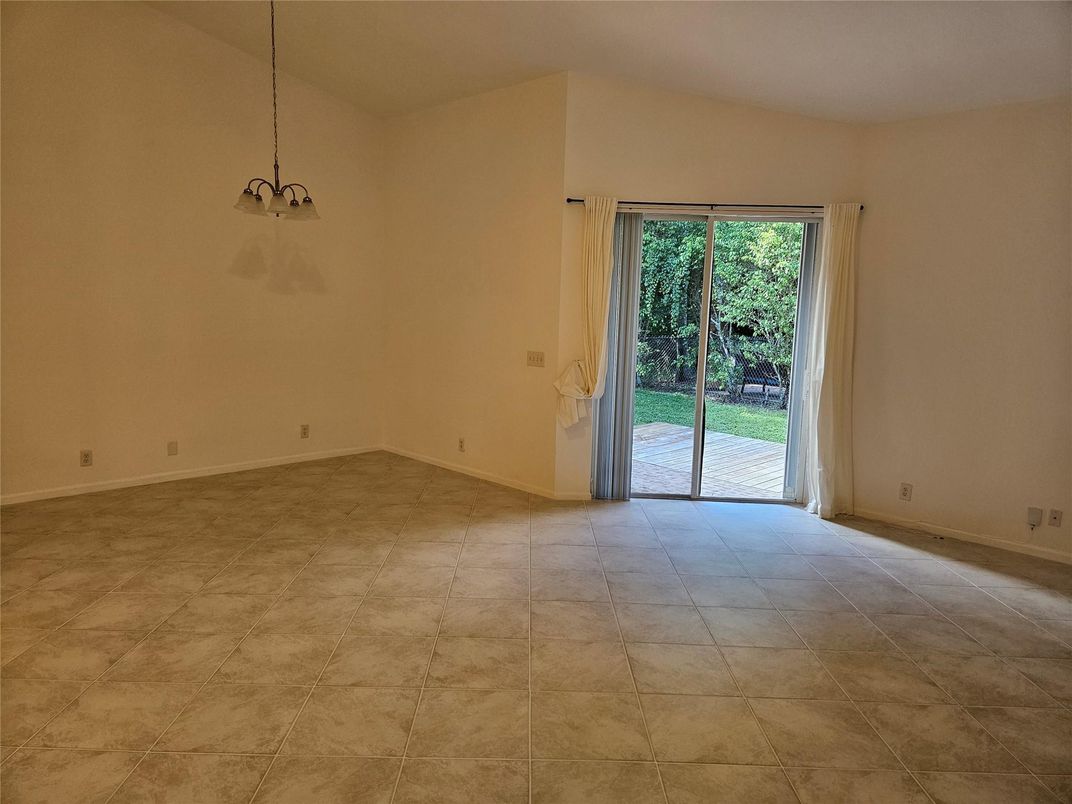 Empty room, Interior, Pendant Lights
