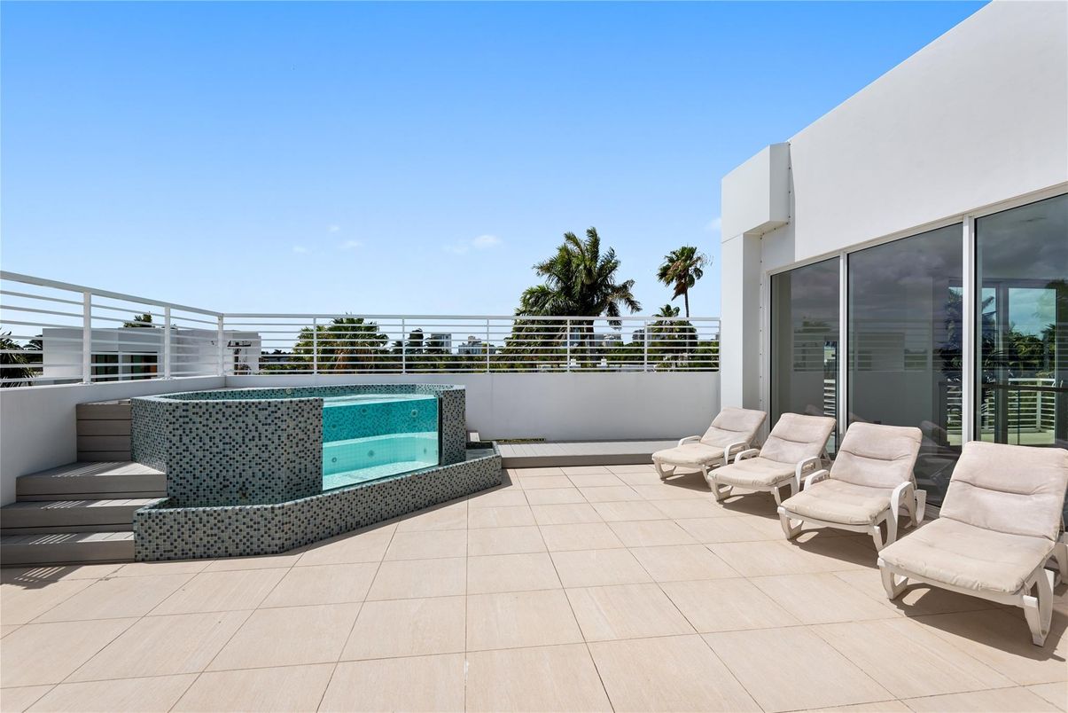 Exterior, Pool, Water