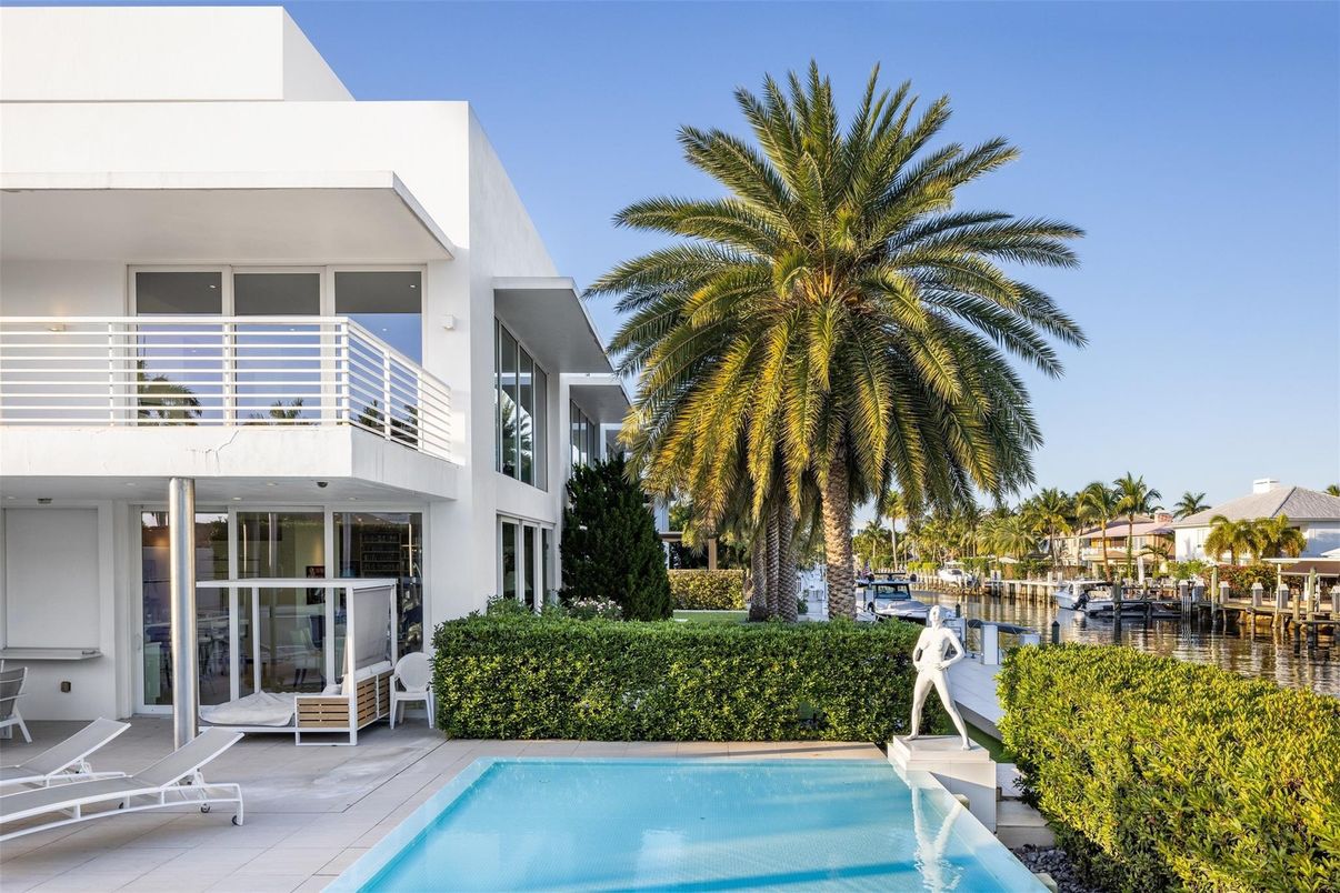 Exterior, Pool, Water