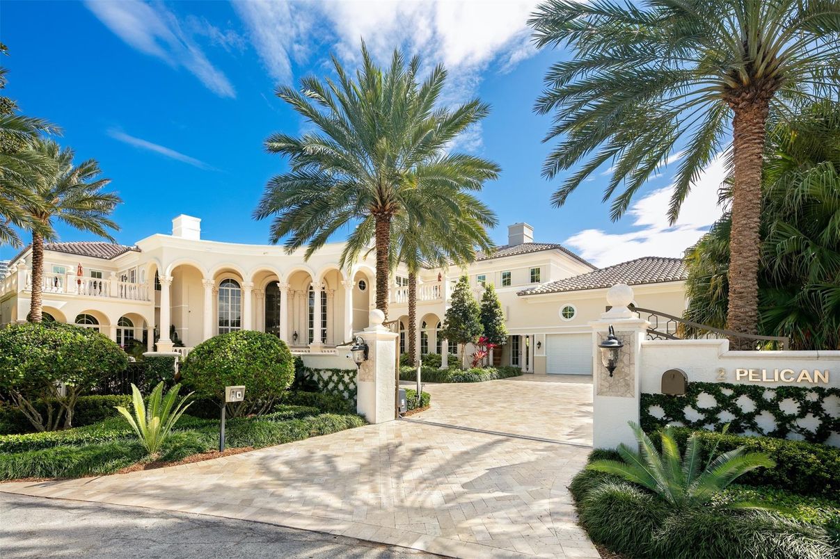 Attached, Exterior, Facade, Spanish Mediterranean