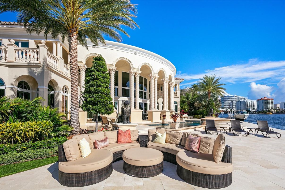 Exterior, Pool, Water