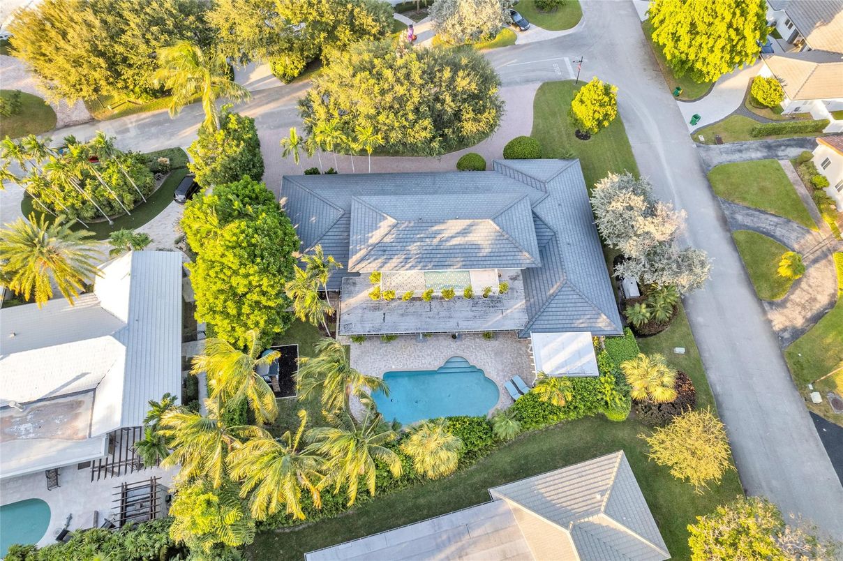 Exterior, Drone