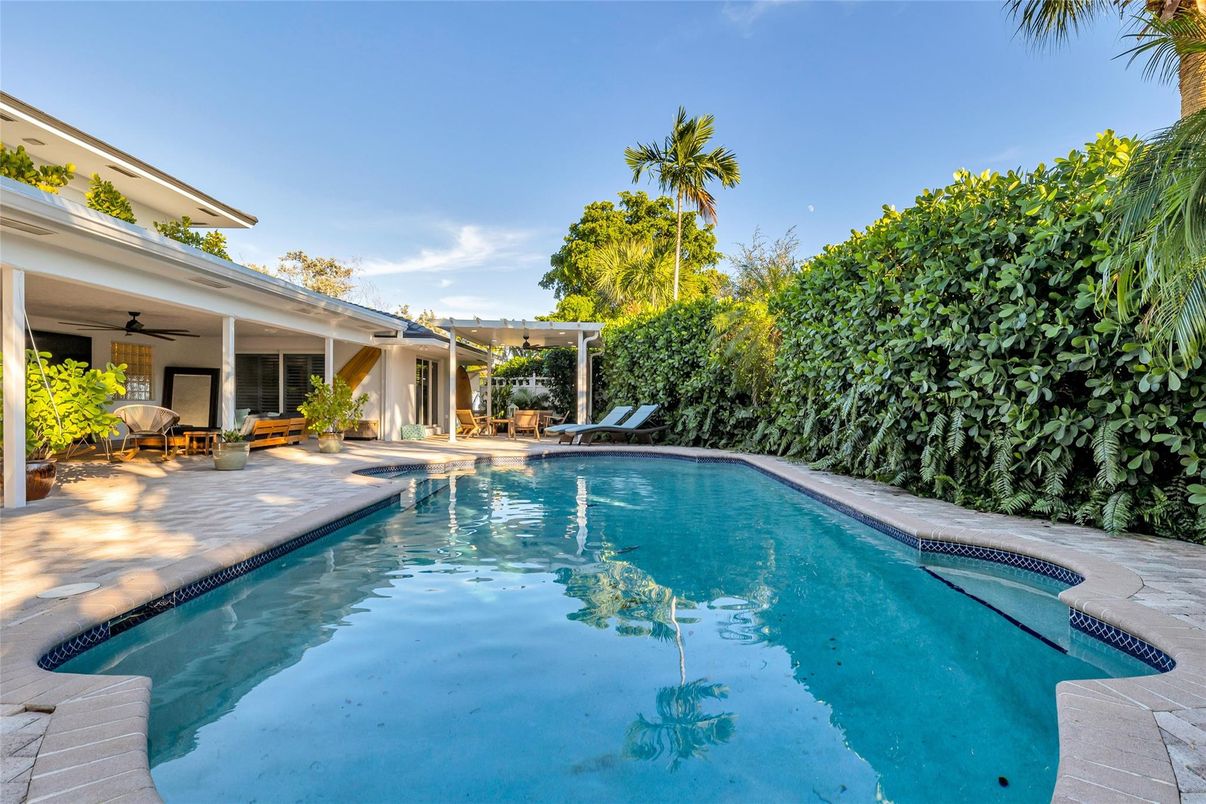 Exterior, Pool