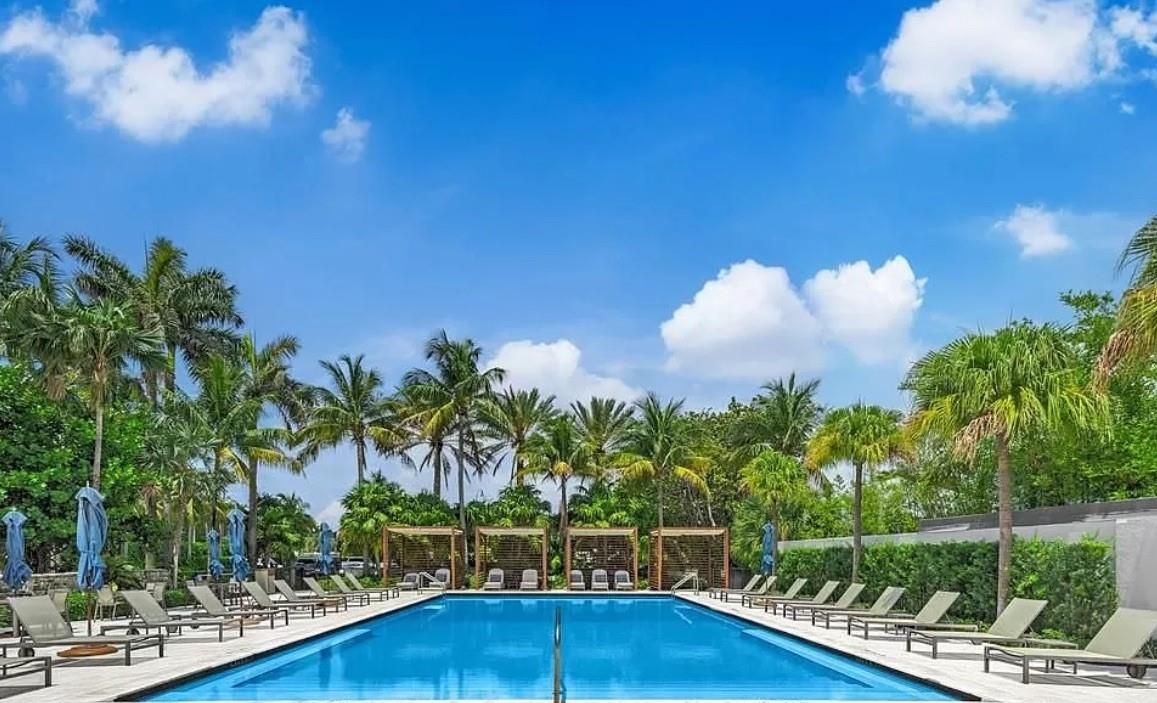 Exterior, Pool