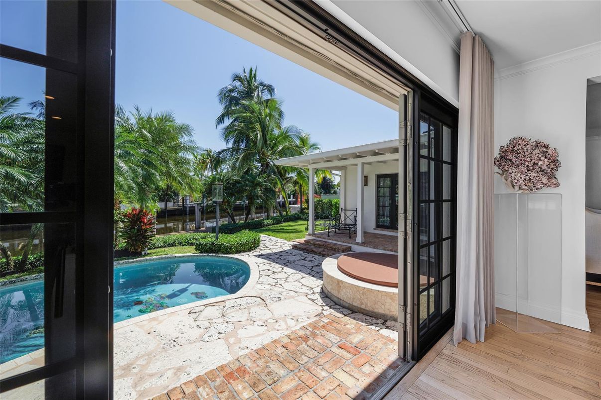 Exterior, Interior, Pool