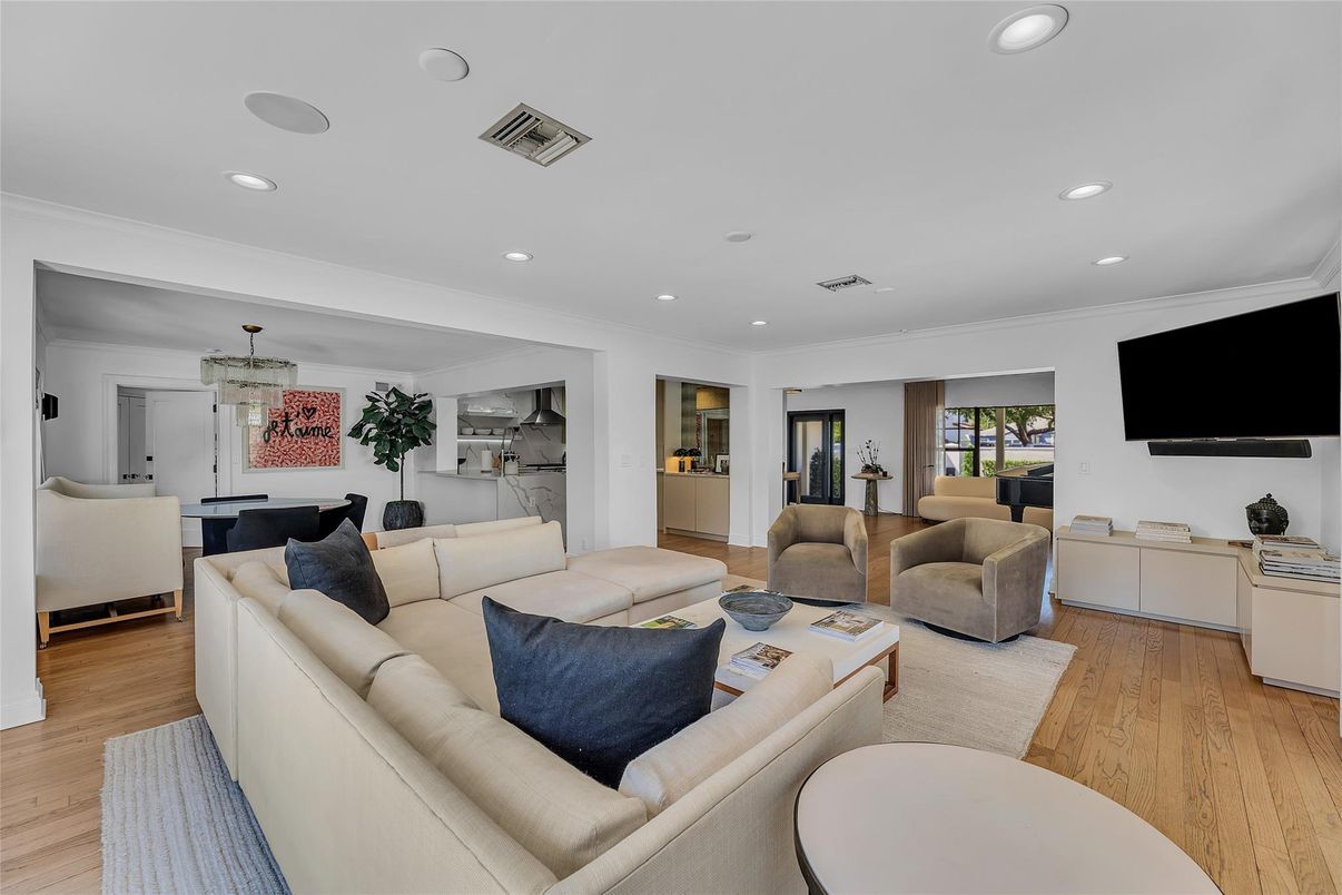 Interior, Living room, Recessed Lighting, Wood Texture Flooring