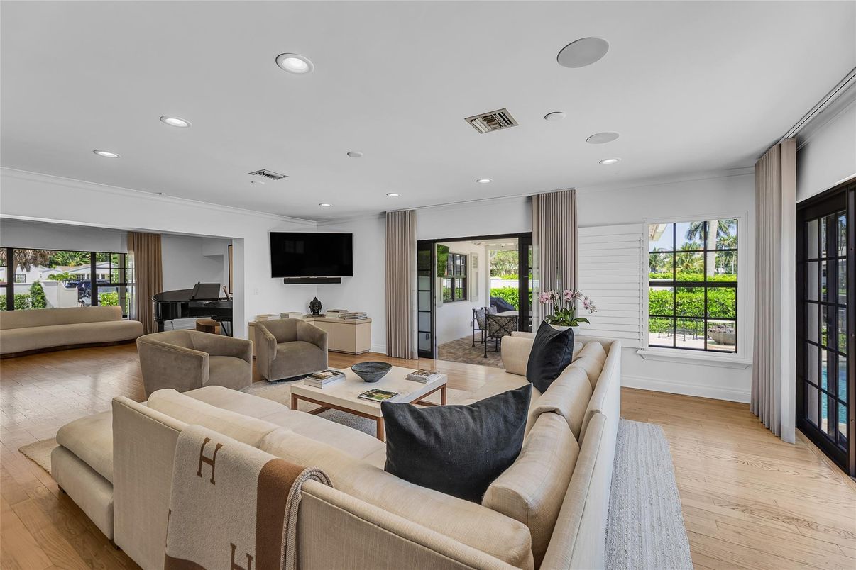 Interior, Living room, Piano, Recessed Lighting, Wood Texture Flooring