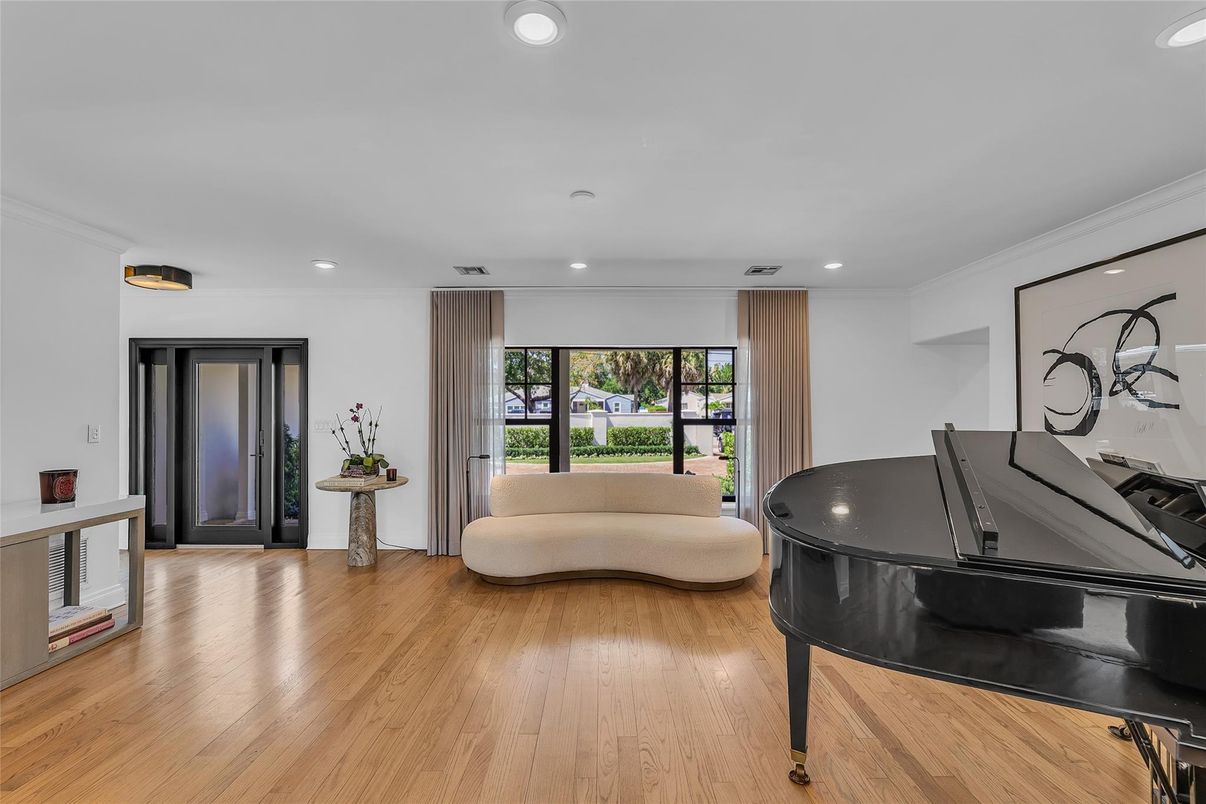 Interior, Piano, Recessed Lighting, Wood Texture Flooring