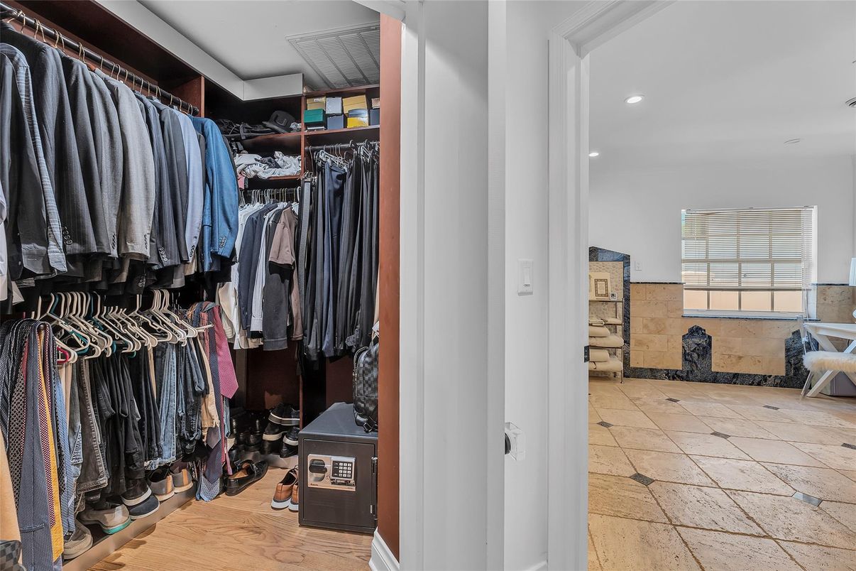 Interior, Recessed Lighting, Walk-in Closets