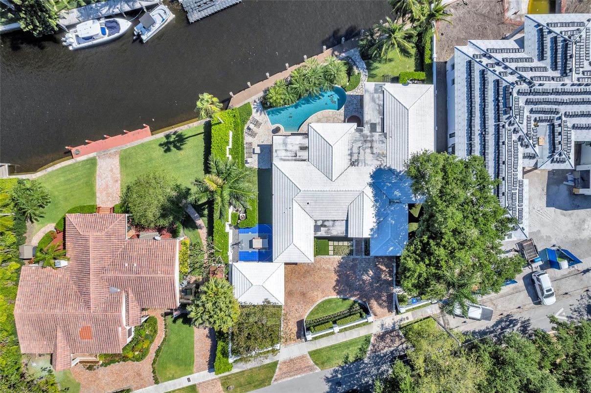 Exterior, Drone