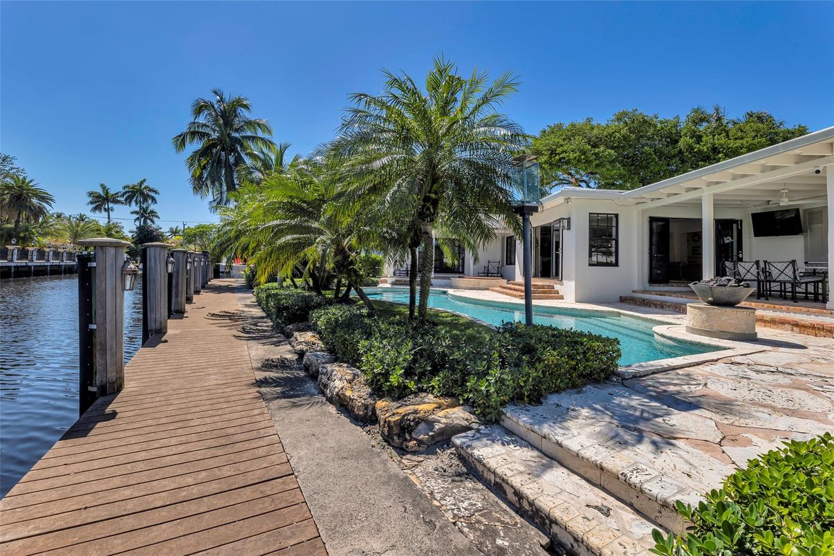 Exterior, Pool, Water